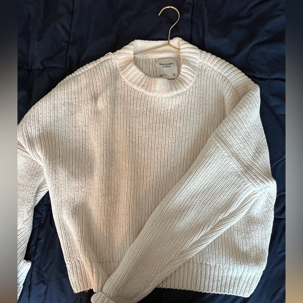 LIKE NEW ABERCROMBIE cable knit sweater
